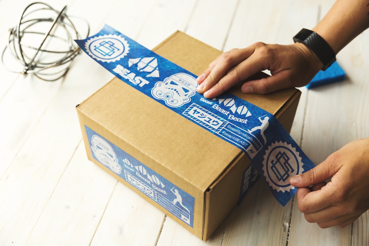 Unboxing de caja sorpresa con artículos variados